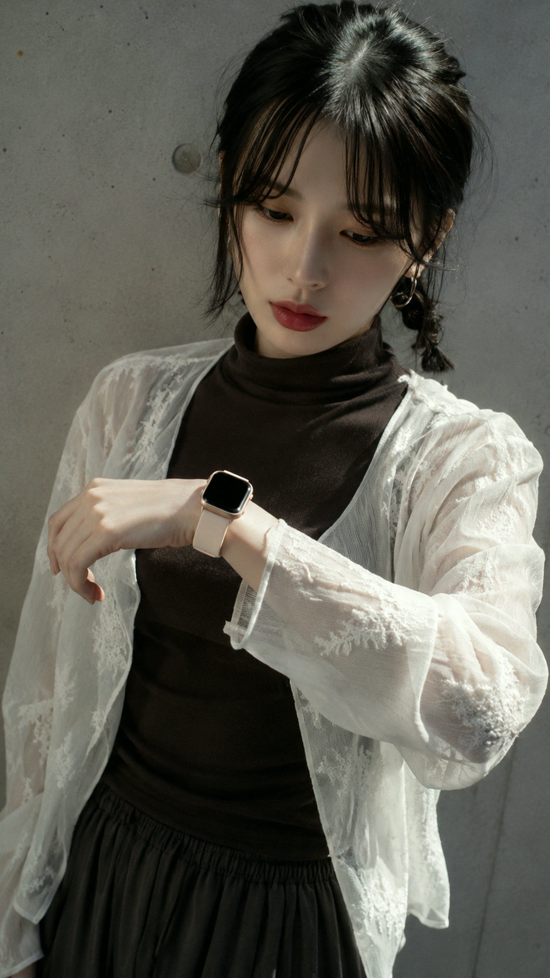 시스루 소매 끝, 손목 위 1
