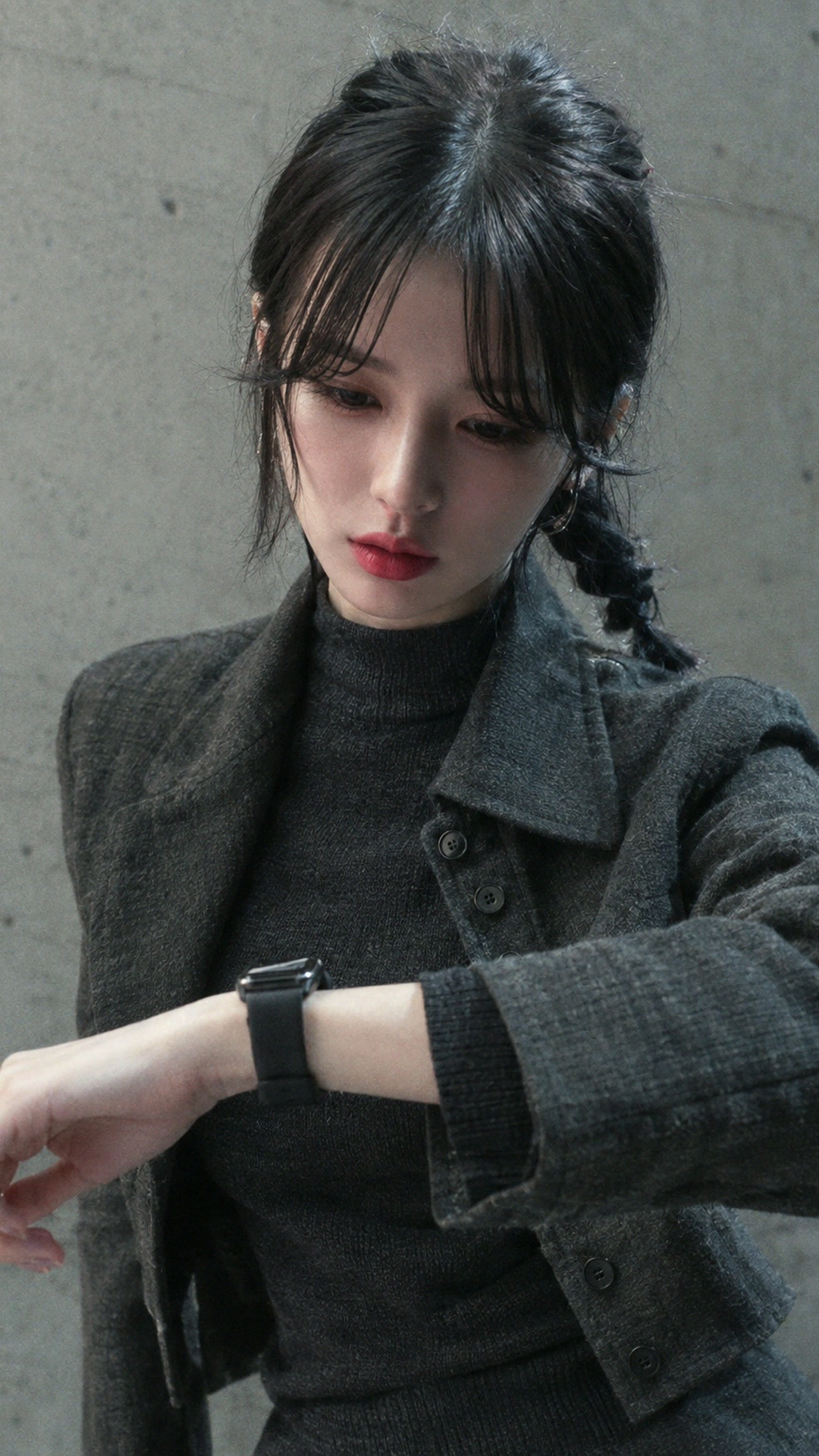 라운드 자켓 소매 끝에 레드미 워치 1